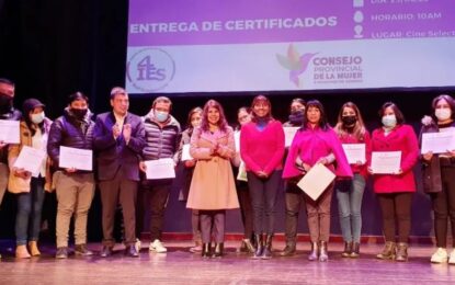 Entregaron certificados a docentes del IES N°4 por las Jornadas de Sensibilización de DD. HH. y Perspectiva de Género