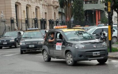Rechazan el aumento del 30% del taxi compartido y remises en la Capital