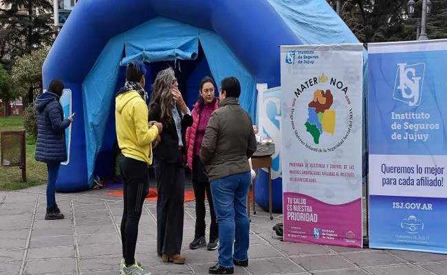El Instituto de Seguros de Jujuy desarrolló jornada para promover la lactancia materna en Plaza Belgrano