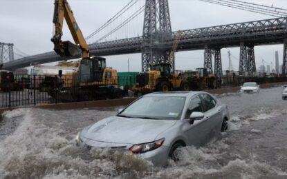Fuertes tormentas inundaron las calles de Nueva York: Caos de tráfico, vuelos cancelados y partes del metro bloqueadas
