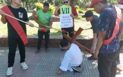 El Vía Crucis fue recreado por alumnos de la Asociación Nano