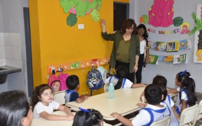 La ministra de Educación recorrió Jardines de Infantes en Libertador