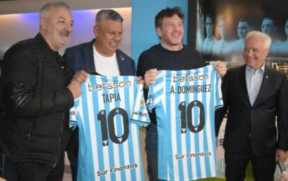 El presidente de Conmebol visitó los estadios de Racing y Boca y podrían ser sedes para la final de la Libertadores