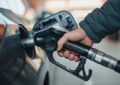 Otras dos petroleras bajaron los precios de los combustibles