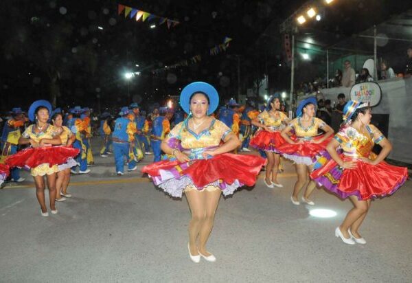 En avenida Forestal más de 50 agrupaciones brillaron en los Corsos Capitalinos