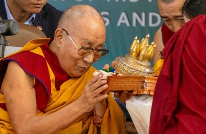 «Nunca se reunió con él»: Dalai Lama desmiente categóricamente vínculos con Jeffrey Epstein