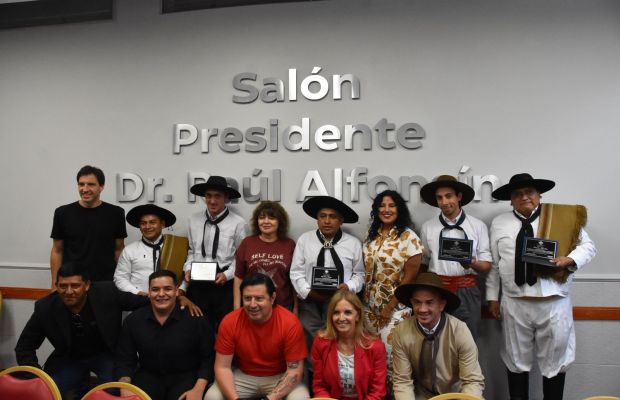 «Diputados distinguieron a la delegación jujeña que participó en el Festival de Jesús María»