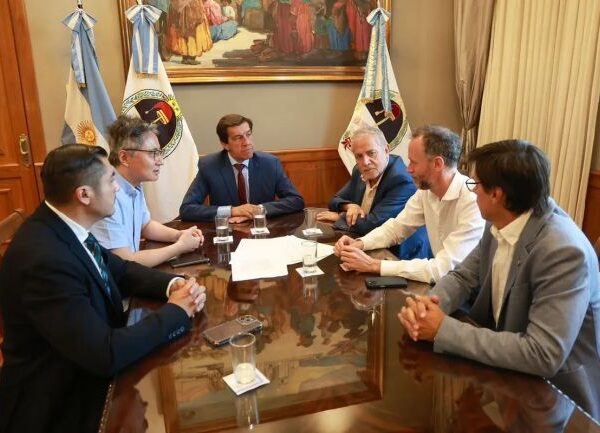 El gobernador Sadir entregó el certificado de Crédito Fiscal a la empresa Tsingshan South América