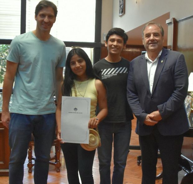 Orgullo jujeño: La Legislatura distinguió a Wara Calpanchay, revelación del Festival de Cosquín 2026