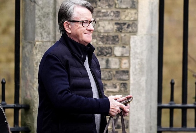 Detienen a Peter Mandelson, ex embajador británico, por su relación con Epstein