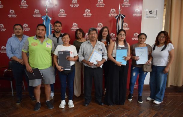 Se entregaron escrituras a familias de San Pedro