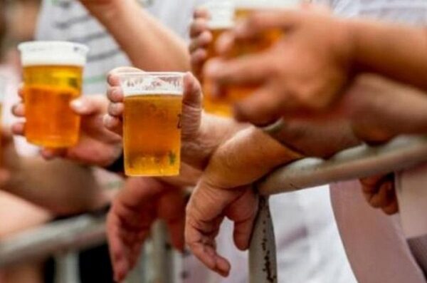 Alcohol en estadios: Organizaciones alertan por su impacto en la seguridad vial