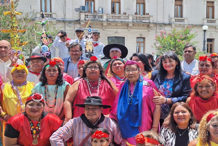 Comunidades guaraníes realizaron la ceremonia de apertura del Arete Guazú en Plaza España