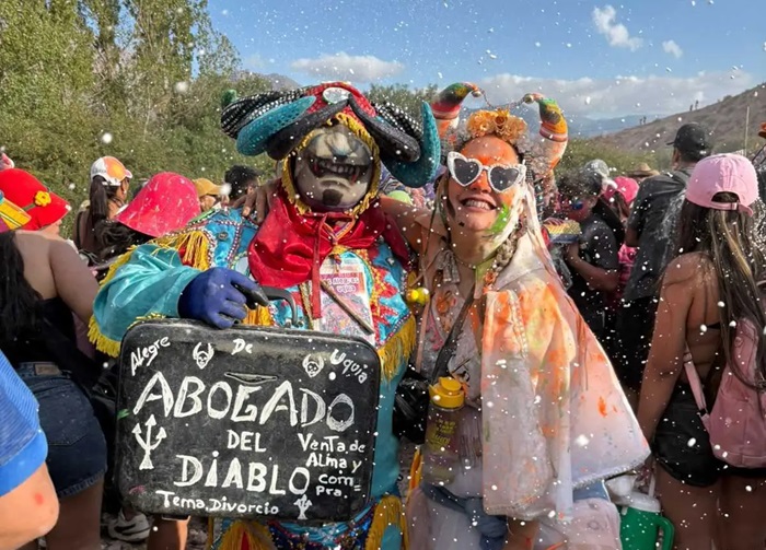 De Jujuy a París: Se enamoró y 10 años después celebró su despedida de soltera en Humahuaca