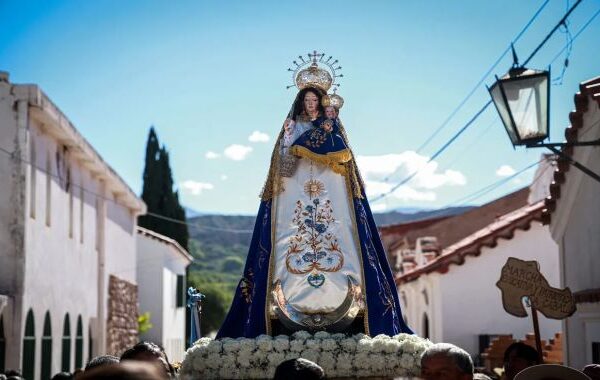 El gobernador Sadir participó de las honras a la Virgen de la Candelaria en Humahuaca