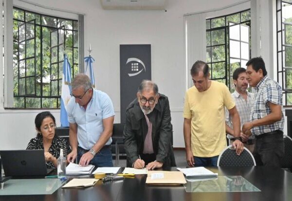 Se licitó la compra de dos motoniveladoras para el mantenimiento de calles y obras