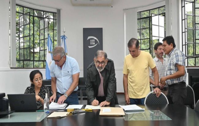 Se licitó la compra de dos motoniveladoras para el mantenimiento de calles y obras