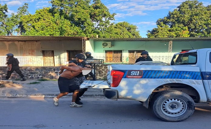 Cayó peligroso delincuente en Libertador tras intentar atacar a la Policía con un cuchillo
