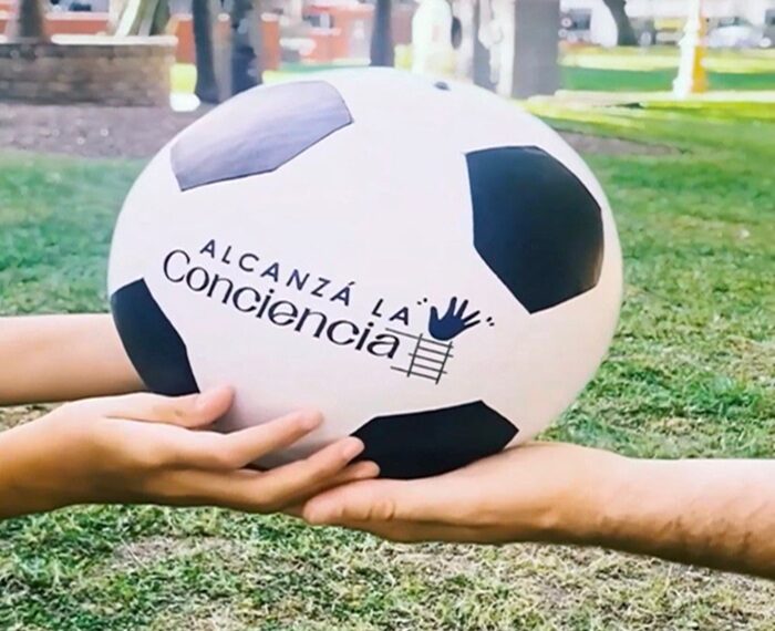 “Partidos Invisible”: Entregaron pelotas para concientizar sobre el Día Mundial de las EPOF
