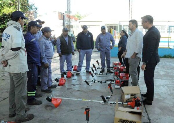 El intendente Jorge entregó equipamiento a la delegación de Villa Jardín de Reyes