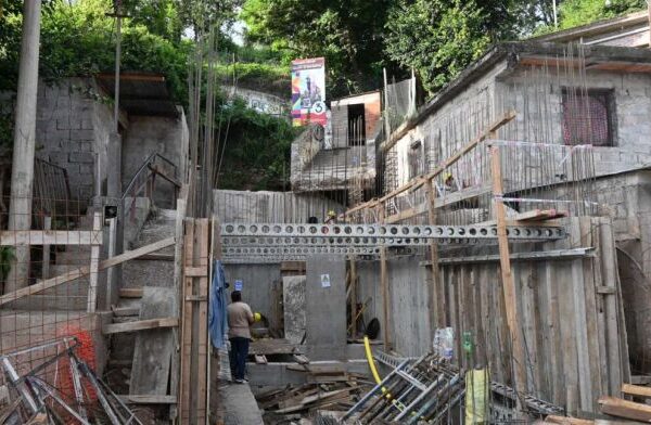 Comenzó la construcción del tercer ascensor urbano en el barrio San Martín