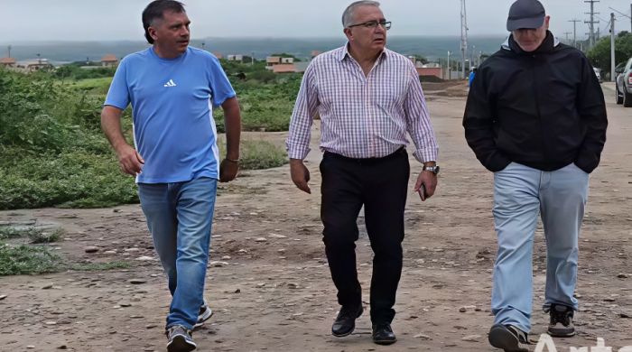 El municipio sampedreño intensifica trabajos de desmalezado, iluminación y enripiado