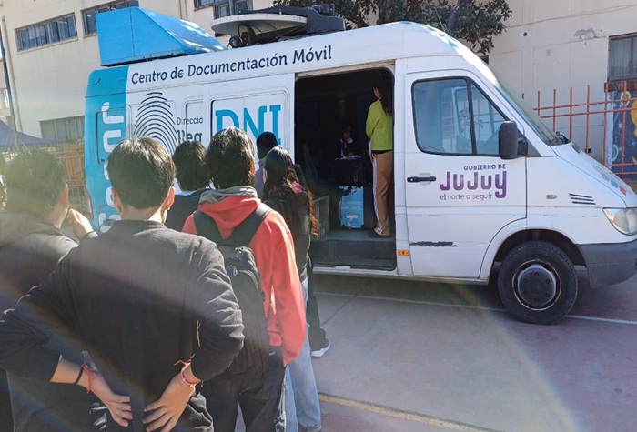 La provincia acerca el Estado a los vecinos con operativo de DNI en El Carmen