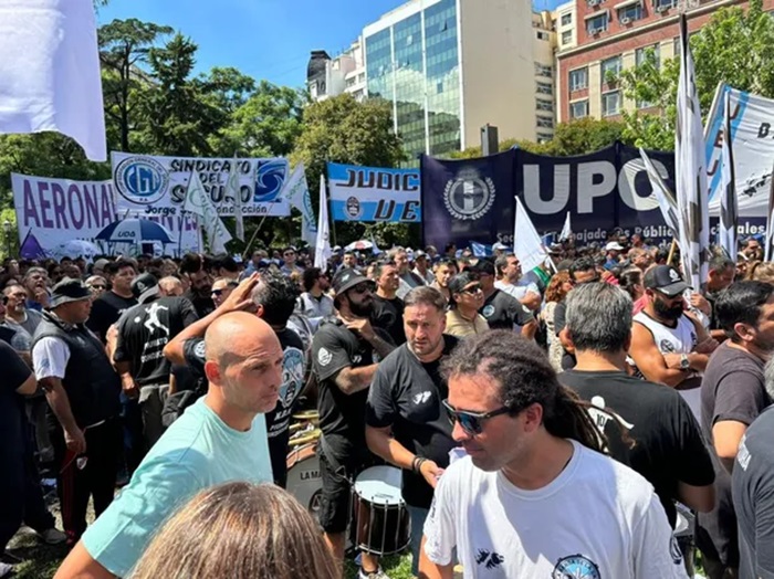 La CGT se moviliza a Tribunales para judicializar y frenar la reforma laboral