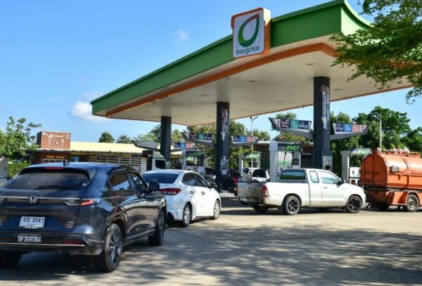 El precio del petróleo se dispara tras ataques a instalaciones de gas en Irán y caen las bolsas