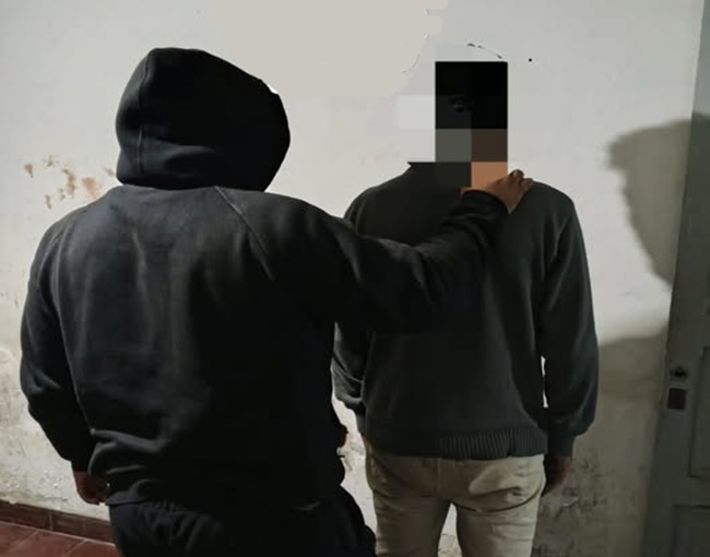 Violencia de género y captura: Cae sujeto buscado tras merodear en barrio Santa Bárbara