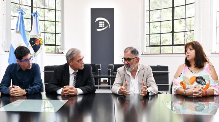 El intendente Jorge recibió a la nueva comisión del Colegio…