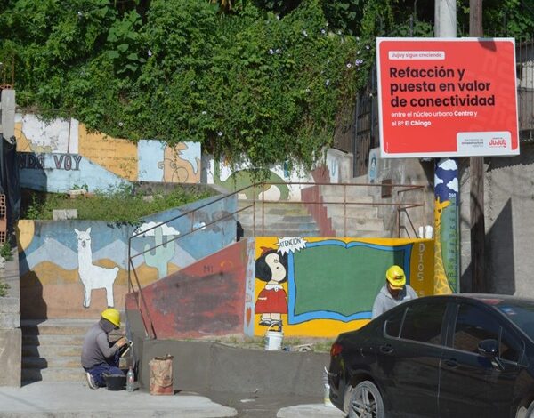 Escaleras urbanas: Avanzan obras en tres conexiones claves entre barrios de San Salvador