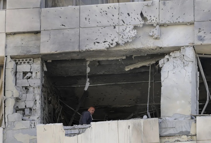 Israel intensifica los bombardeos contra Hezbollah en el Líbano y ataca suburbios del sur de Beirut