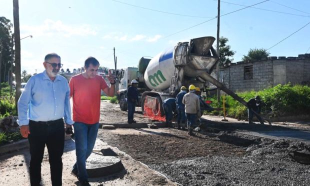 El municipio capitalino refuerza la red vial en Alto Comedero con nuevas obras de pavimento