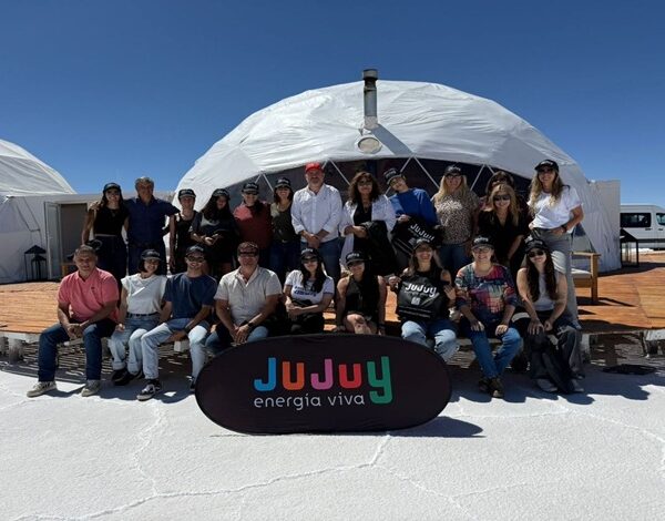 15 operadores turísticos de todo el país descubrieron Jujuy desde las Salinas Grandes