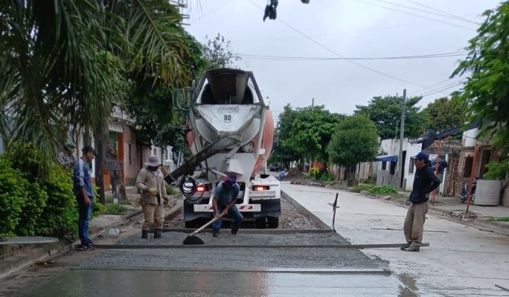 Prosiguen con la pavimentación de calle Algarrobo del barrio Providencia