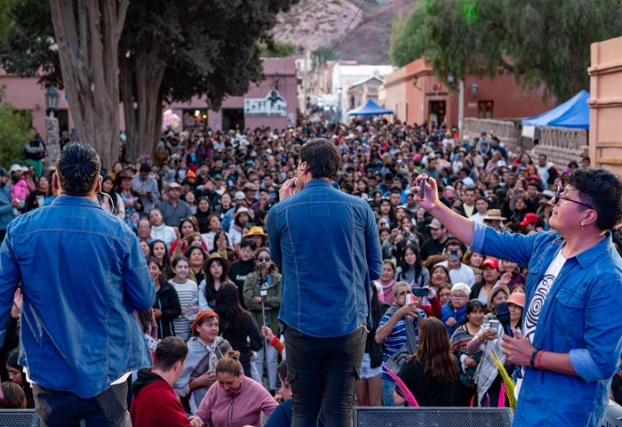 El Pre-Festival de los Siete Colores convirtió a Purmamarca en el epicentro turístico del fin de semana