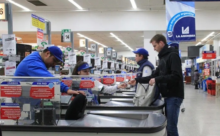 Crisis de los supermercados: ChangoMás, Carrefour, La Anónima y Libertad, entre despidos y cierres