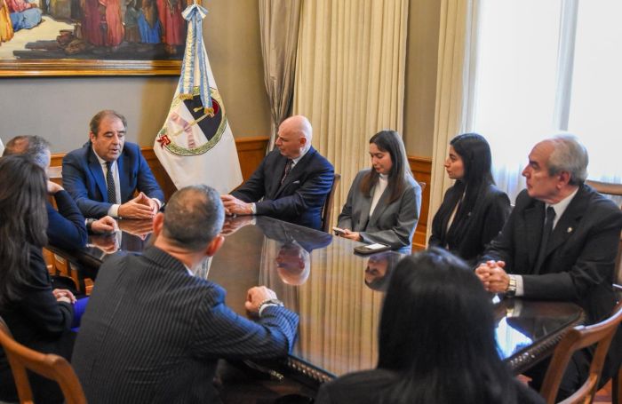El vicegobernador Bernis recibió a autoridades de San Marino en Casa de Gobierno
