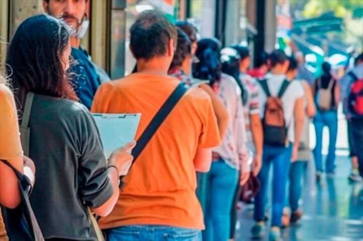 La inteligencia artificial impulsa un 15% más la contratación senior y cambia el equilibrio laboral