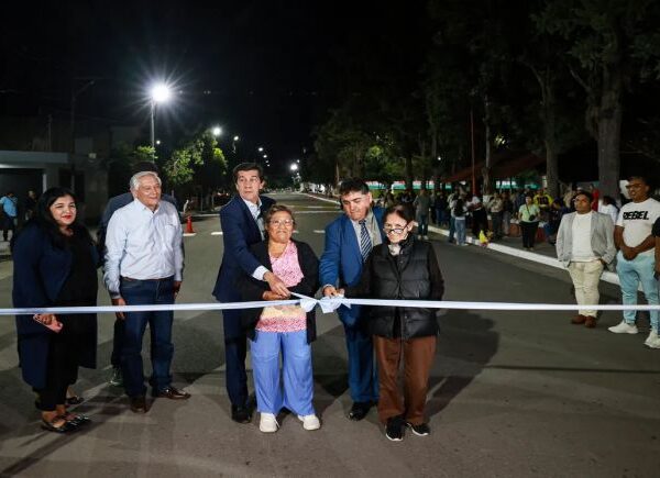 Tras muchos años de espera Sadir inauguró una obra de pavimentación en Monterrico