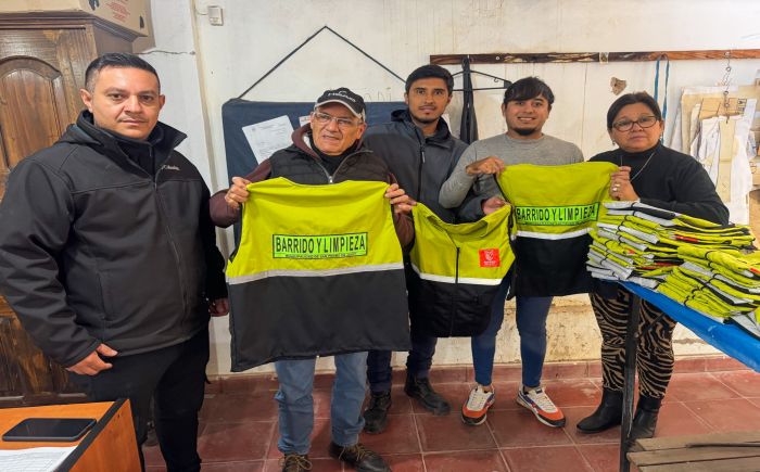 El municipio de San Pedro entregó chalecos al personal de recolección, barrido y limpieza