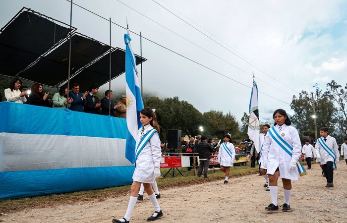 El gobernador encabezó la conmemoración del 205º aniversario de la Batalla de León