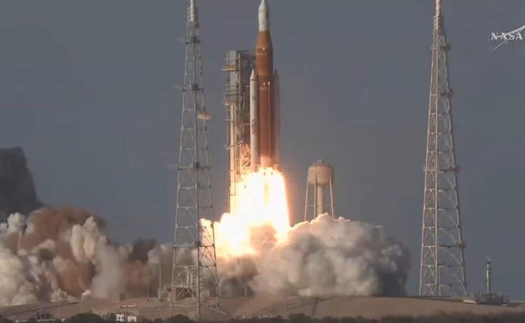 La humanidad más cerca de la Luna: Despegó exitosamente el Artemis II