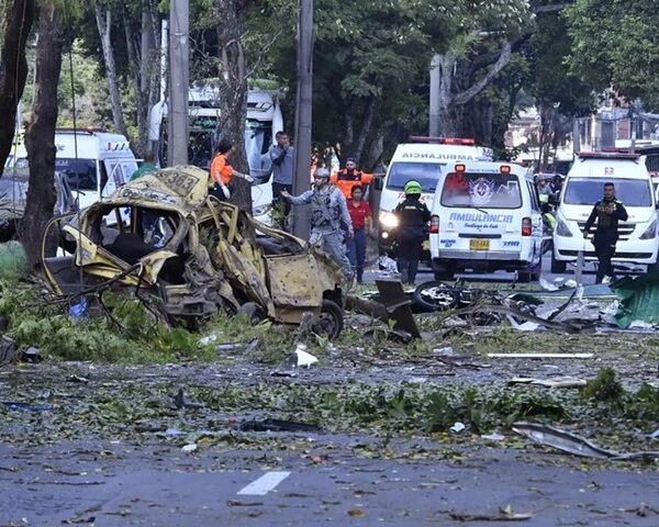 Atentado en Colombia con explosivos en la vía Panamericana dejó al menos 14 muertos