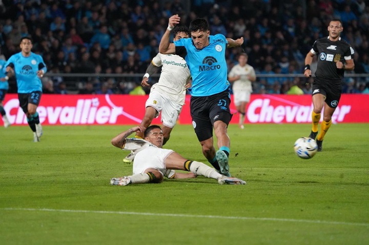 Belgrano se hizo fuerte en Alberdi, le ganó a Aldosivi y sigue firme en la pelea