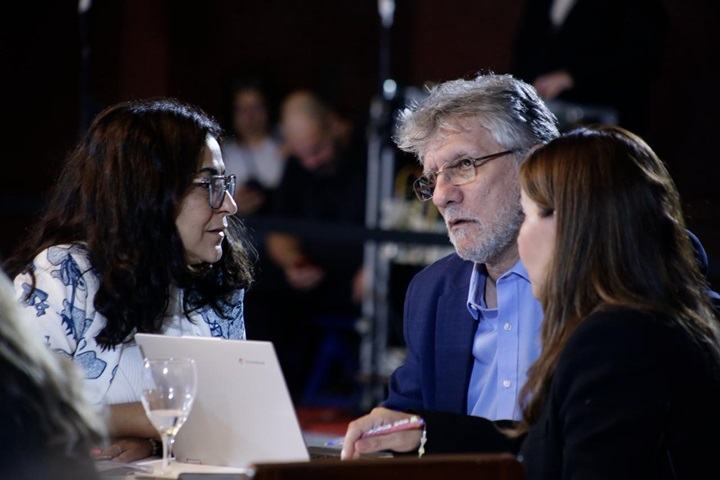 La Nación se retira de la salud: «Millones en riesgo y advierten por el colapso del PAMI y el desguace del Programa Remediar»