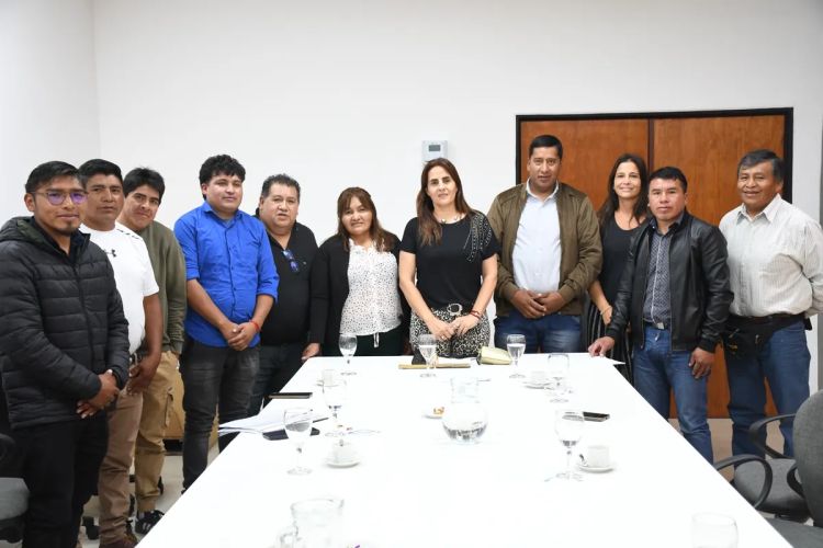 Educación y comunidades originarias avanzan en acuerdos para mejorar las escuelas