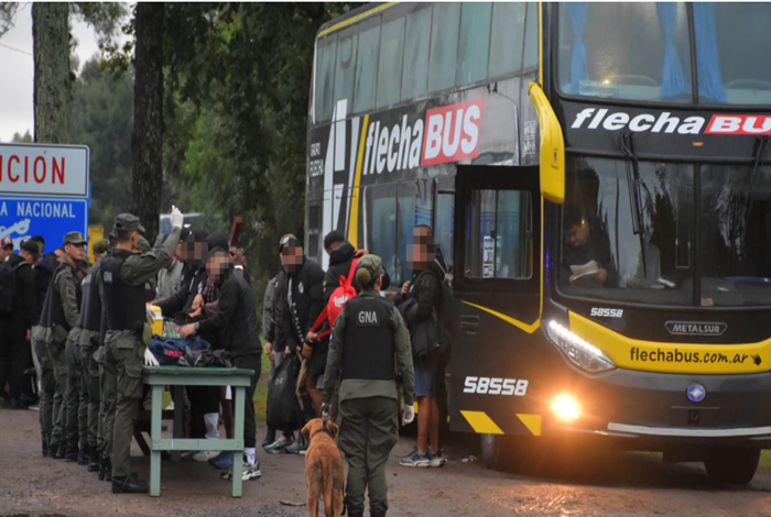 Dispositivos de seguridad en transportes públicos por eventos de fútbol en pasos fronterizos de Jujuy, Formosa, Entre Ríos y Salta