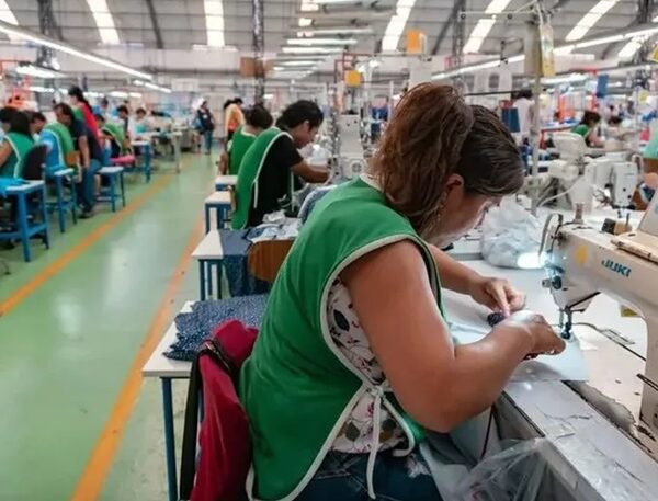 Crisis en la industria textil: La actividad cayó un 20% en 2026 y fabricantes expresaron su indignación